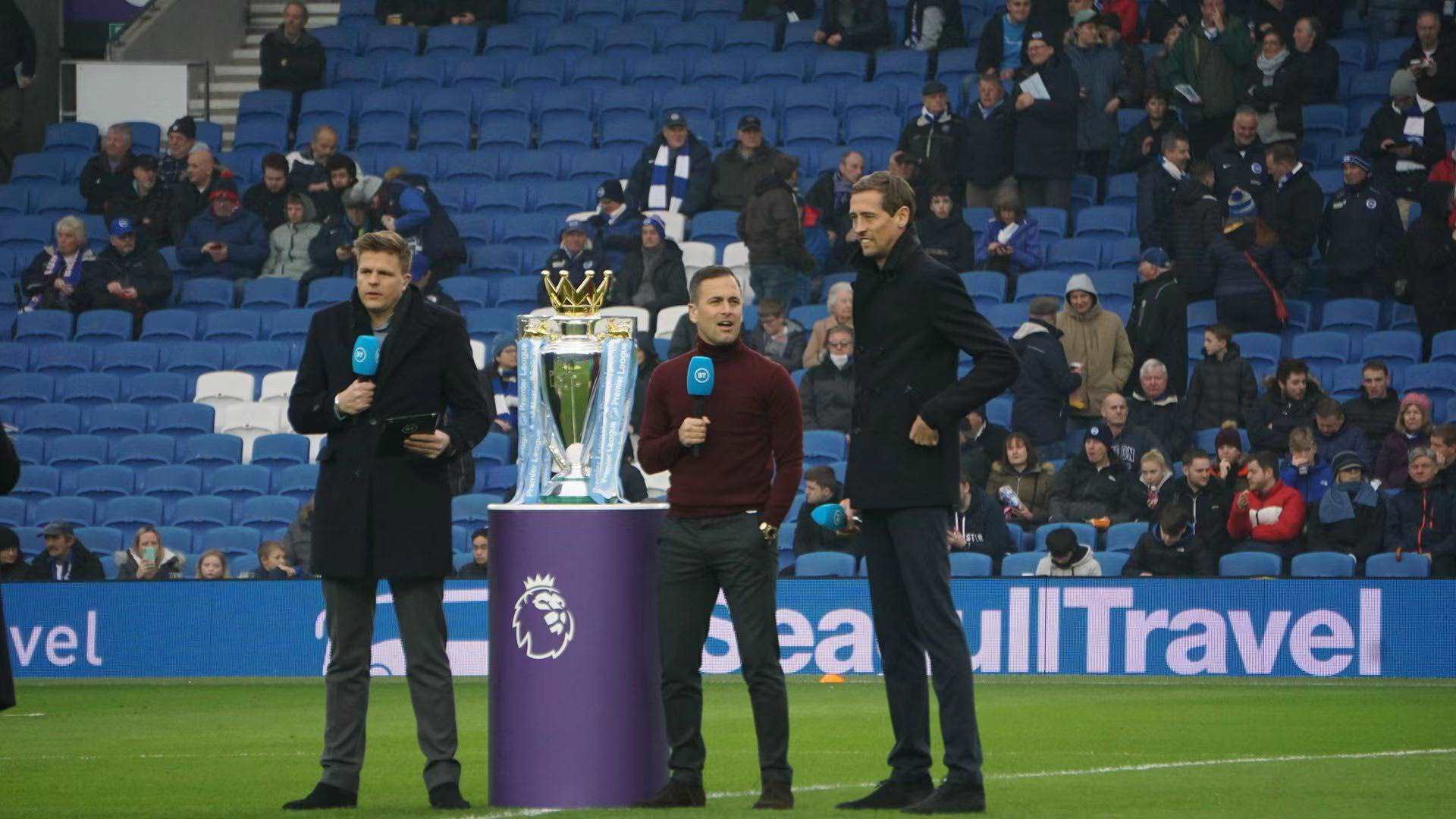 地同时拉开 地同时拉开